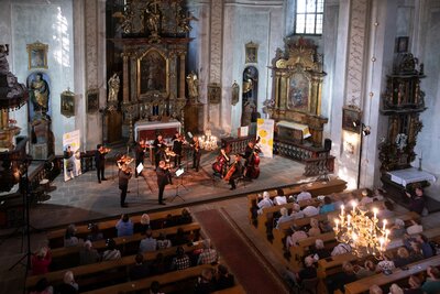 Za poklady Broumovska, Orchestr Beliczay