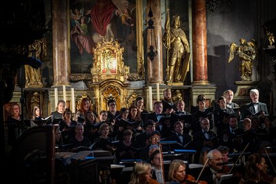 Za poklady Broumovska, Filharmonie Hradec Králové, Kühnův smíšený sbor