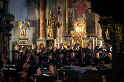 Za poklady Broumovska, Filharmonie Hradec Králové, Kühnův smíšený sbor