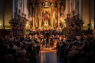 Za poklady Broumovska, Filharmonie Hradec Králové, Kühnův smíšený sbor, Jan Valta