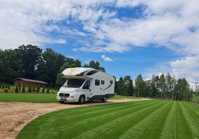 Kemp u zámku Meziměstí