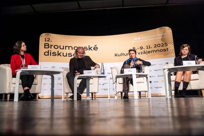 12-broumovske-diskuse-1-panel-foto-martin-maslo-33.jpg