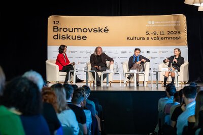 12-broumovske-diskuse-1-panel-foto-martin-maslo-55.jpg