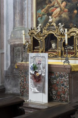 Jesse Darling, Our Lady Batman of the Empty Center (Temporary Relief) / Panna Marie Batman prázdného středu (dočasný reliéf), 2018