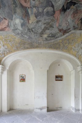 Ora et lege, Slavs and Tatars, pohled do výstavy, Klášter Broumov, 2021