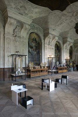 Liam Gillick, Three Borrowed Gray Rotations / Tři rotace vypůjčené od Eileen Gray, 2021