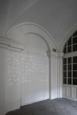 Florian Meisenberg, Blowing from the West, Fallen Leaves Gather in the East / Spadané listí nafoukané ze Západu se hromadí na Východě