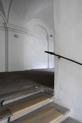 Florian Meisenberg, Blowing from the West, Fallen Leaves Gather in the East / Spadané listí nafoukané ze Západu se hromadí na Východě