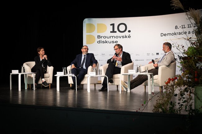 Dialog v demokratické společnosti – k čemu je a jak ho vést, zkoumali hosté prvních dvou panelů 10. Broumovských diskusí