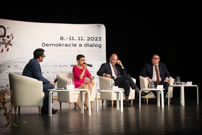 Jaroslav Zajíček, Olga Richterová a Aleš Juchelka diskutovali o dialogu v politice během 10. Broumovských diskusí