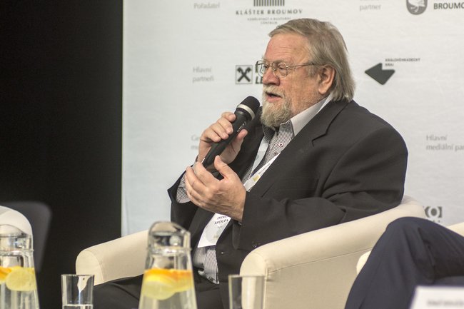 Rozhovor s Danielem Kroupou, hostem 9. Broumovských diskusí