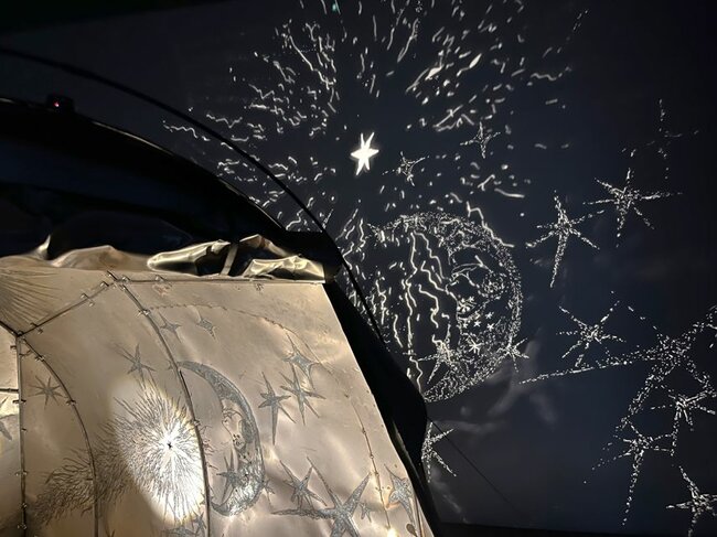 „Pozorujte oblohu!“ vyzývá nová výstava Šerosvit v Dětské galerii Lapidárium v Broumově