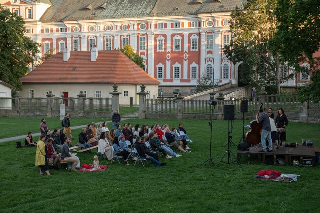 Vybavení pro společensko-kulturní akce