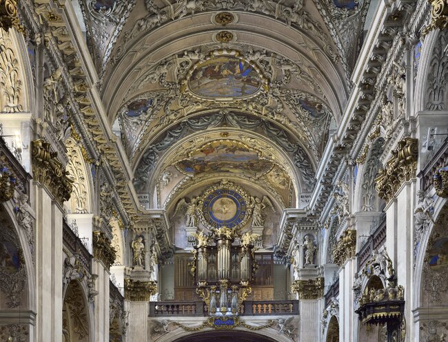 Prohlídky v polštině